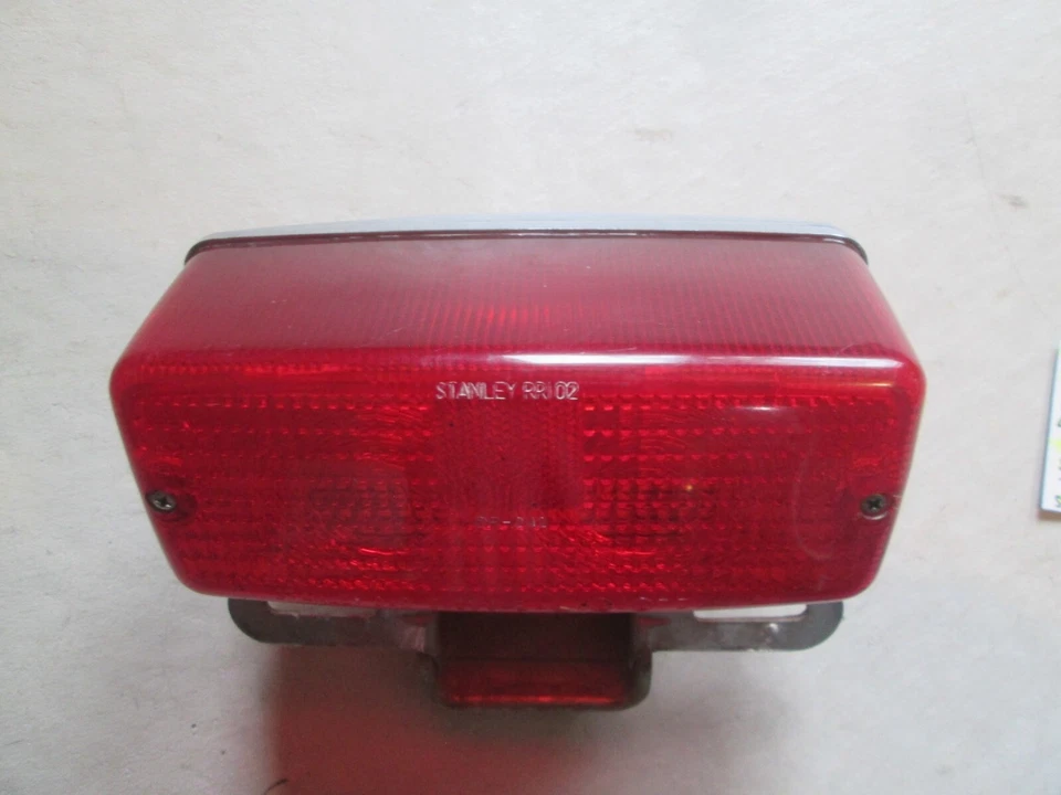 YAMAHA XS1100 1979 - 1981 XS850 1980 - 1981 MONTAJE LUZ TRASERA 2A7-84710-60-00 Foto 4 de 4