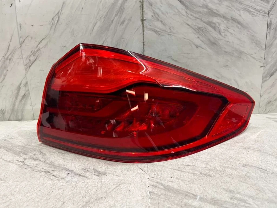 BMW 530I 540I M5 2017-2020 LUZ TRASERA EXTERIOR OEM DERECHA 63217376470 NUEVA CAJA ABIERTA Foto 3 de 4