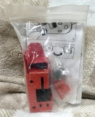MASTER LOCK 491B Grip Tight Circuit Breaker Lockout, Tall and Wide Toggles - NEW