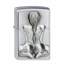 Zippo Benzinfeuerzeug „Kneeling Girl Emblem” – Original USA