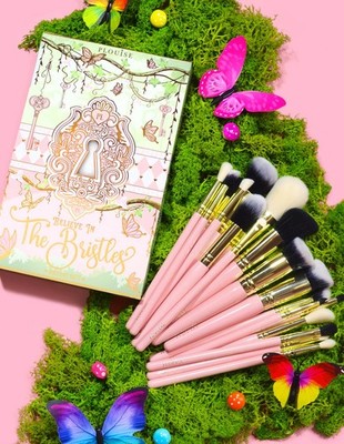 P. Louise Believe In The Bristles 20 Piece Brush Set plouise Makeup pink