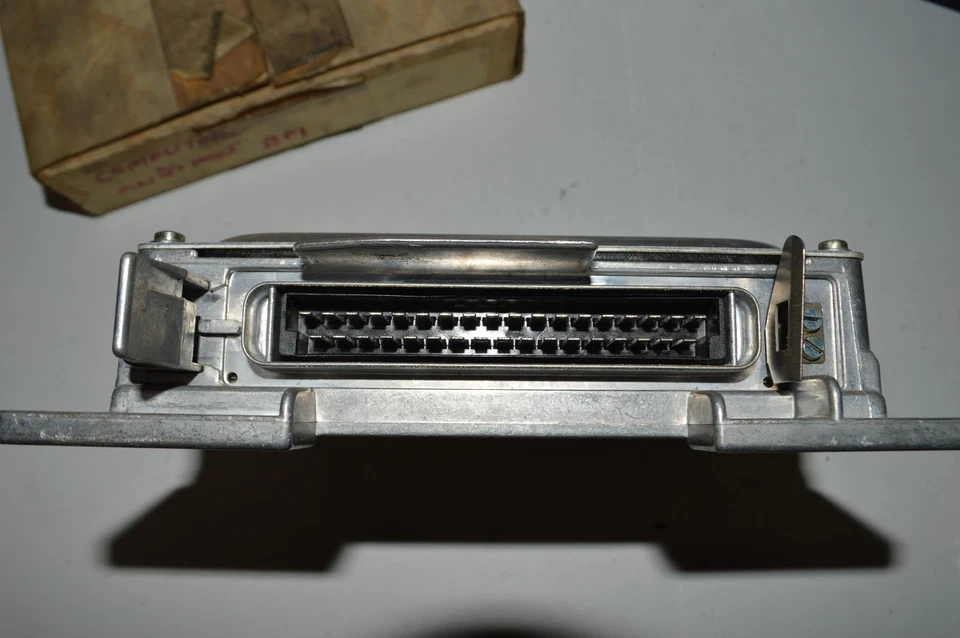 MÓDULO CONTROL MOTOR ECU BMW E30 E28 325e 528e 12141708649 0261200027094 Foto 2 de 4