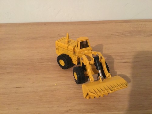 DIECAST - CONSTRUCTION ERTL VEHICLE - 1:64 SCALE - WHEEL LOADER - - Picture 3 of 10