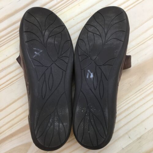 Zapatos Bare Traps para mujer 7 M Landon Mary Jane planos marrón imitación cuero gancho y bucle - Imagen 7 de 16