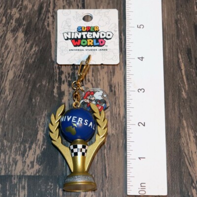 SUPER NINTENDO WORLD Mario Kart Universal Trophy Figure Keychain