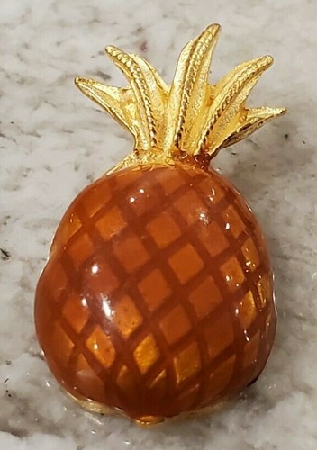 1 1/16" GOLD Tone Metal and Enamel PINEAPPLE Shank Back Buttons (6 pieces) NEW - Picture 2 of 4