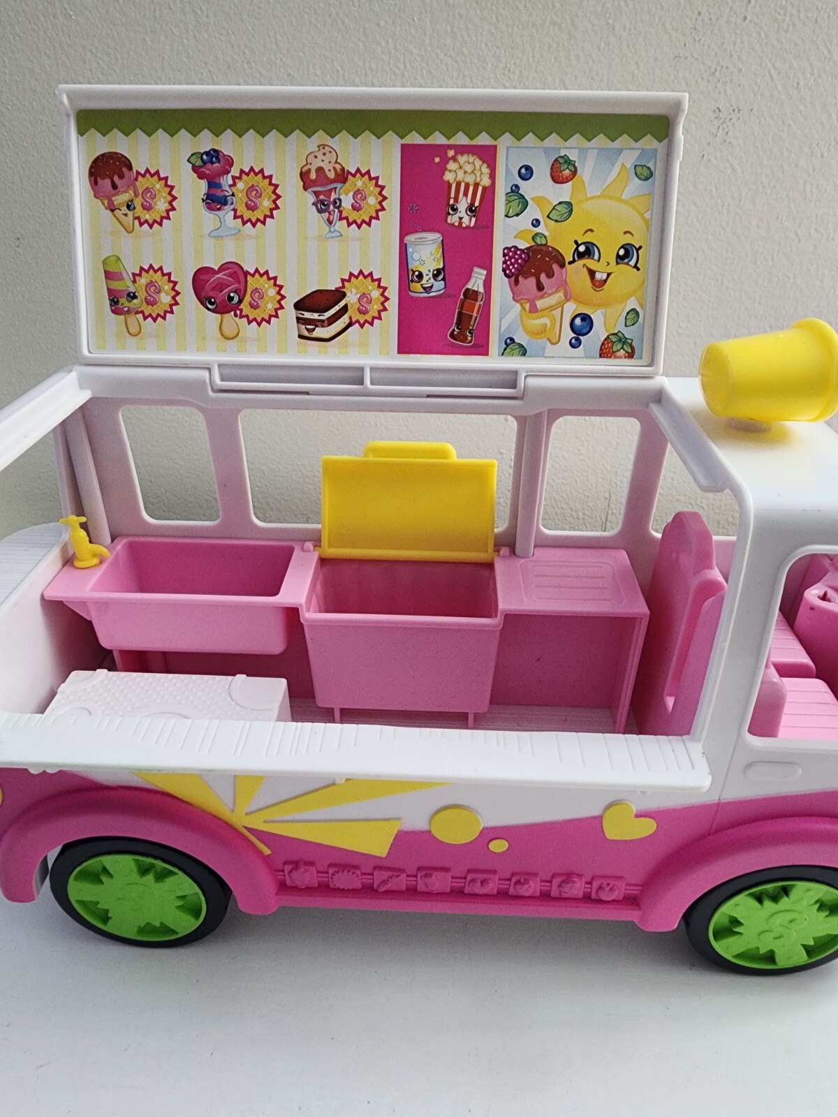 Lot of Shopkins Ice Cream Truck & Kitchen
