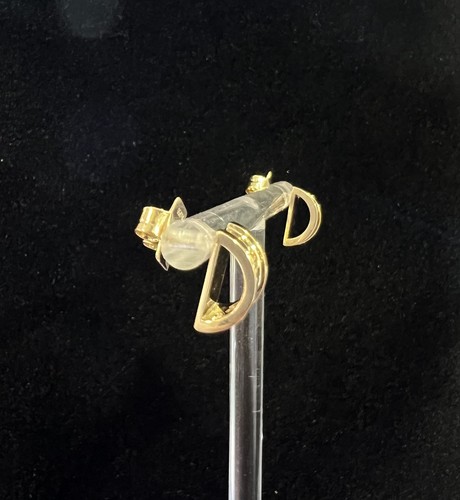Gucci 18K Icon Twirl Stud Earrings - Picture 5 of 9