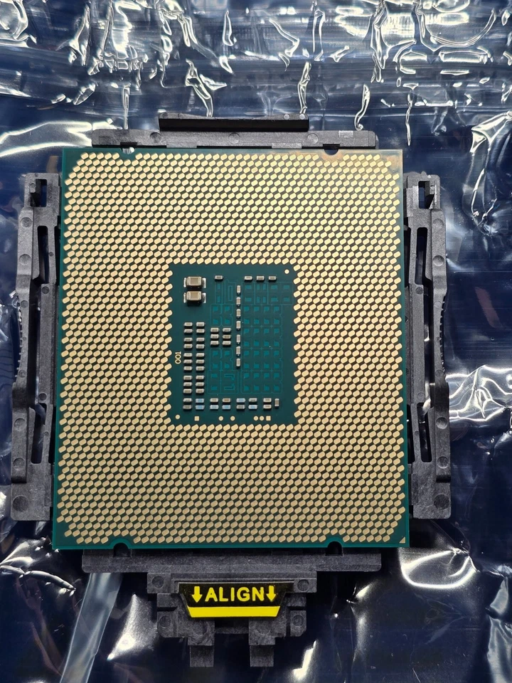 Intel  SR207 Xeon Processor E5-2620 v3 15M Cache NEW J813E415 - Image 3 of 4