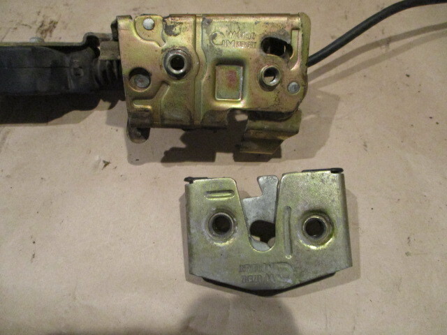 Ferrari Testarossa, 512TR  RH Door Latch Actuator Assy   P/N 61506100 