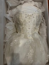 Pronovias "Juliet" Wedding Gown Size 6 - preowned/preserved