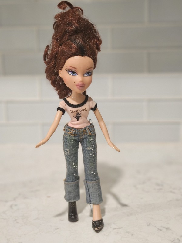 Vintage 2004 MGA Bratz Twiins Phoebe Doll 1st Edition Graphic Tee & Jeans Read**