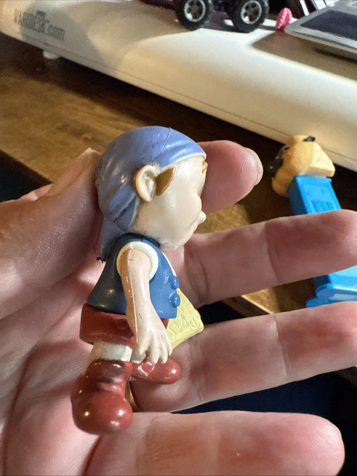 Figura de acción Mattel Disney Jake and the Neverland Pirates Cubby Cubby con mapa Foto 4 de 4