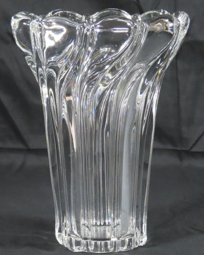 Mikasa Crystal Peppermint Swirl Clea 8" Tall Vase