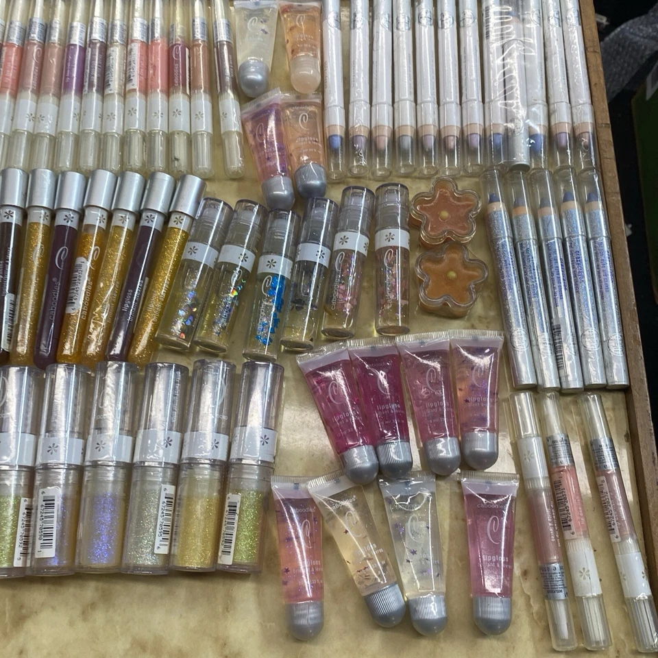 Lot of 75 Original Caboodles Pieces Lipgloss Glitter Gloss Eyeliner Makeup NEW - Image 3 of 4
