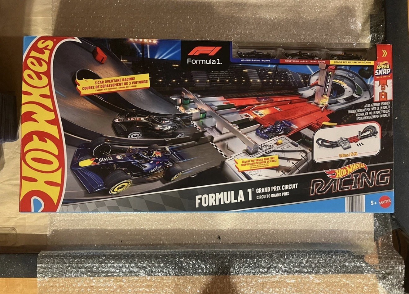 Hot Wheels Race Formula 1 Grand Prix Circuit Track Set with 3 Cars, Sealed New