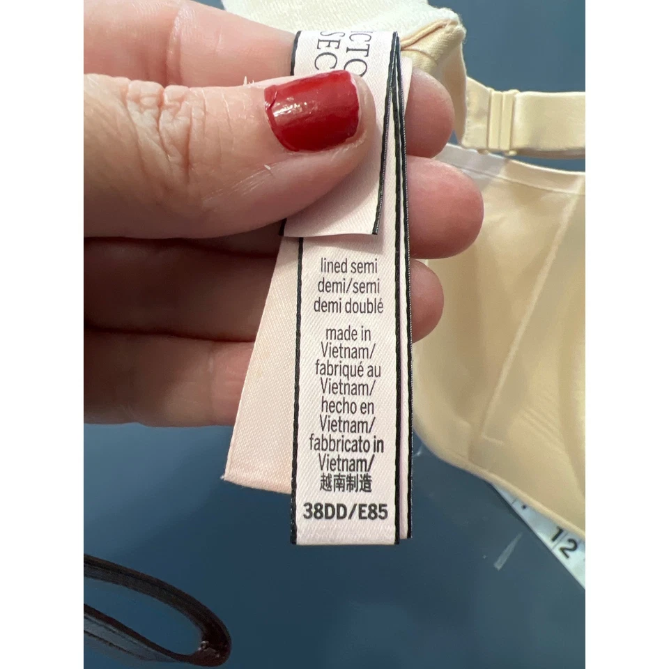 Sujetador Victoria's Secret 38DD E85 Beige Forrado Demi Push Up Comodidad Diaria Foto 2 de 4