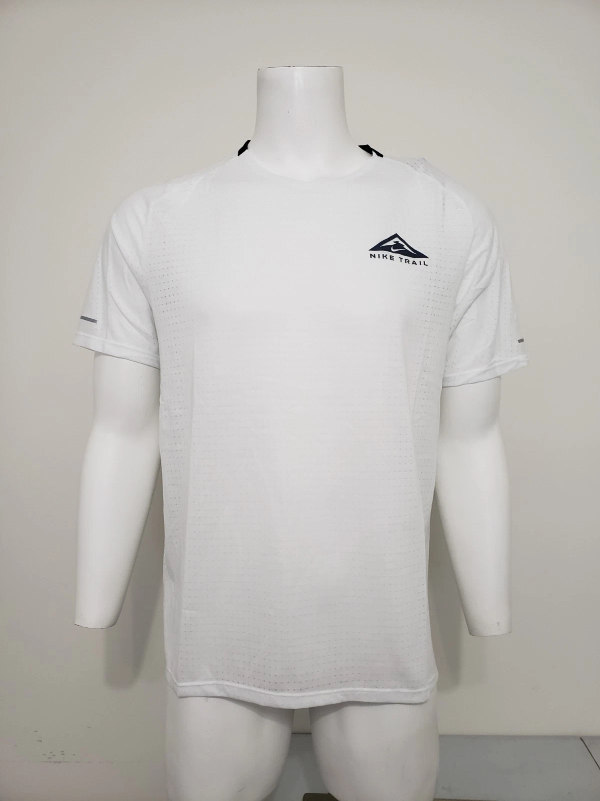 Nike Trail Solar Chase Men's Dri-FIT Short-Sleeve Running Top DV9305-121 Size L
Opens in a new windo