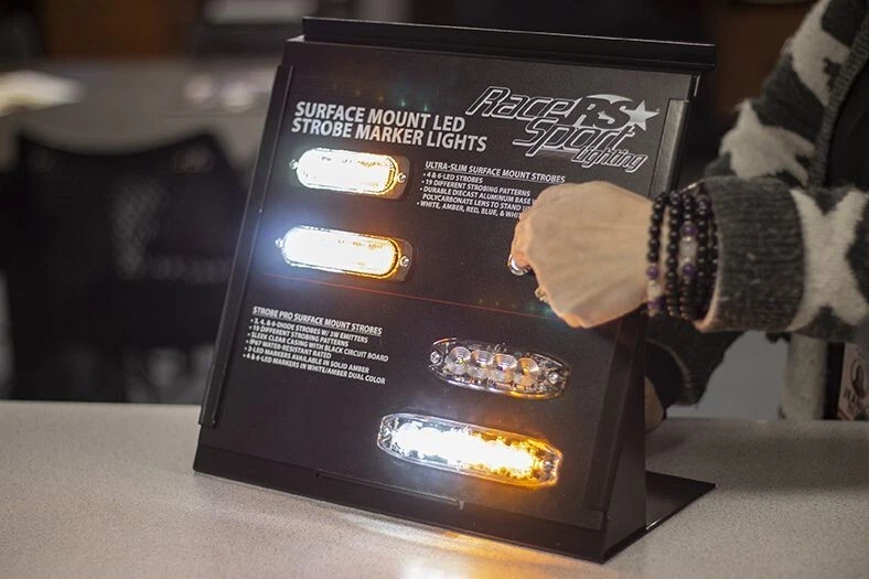 Race Sport Strobe PRO Series balcão de 5 eixos ou ripas parede display de varejo alimentado - Imagem 2 de 4