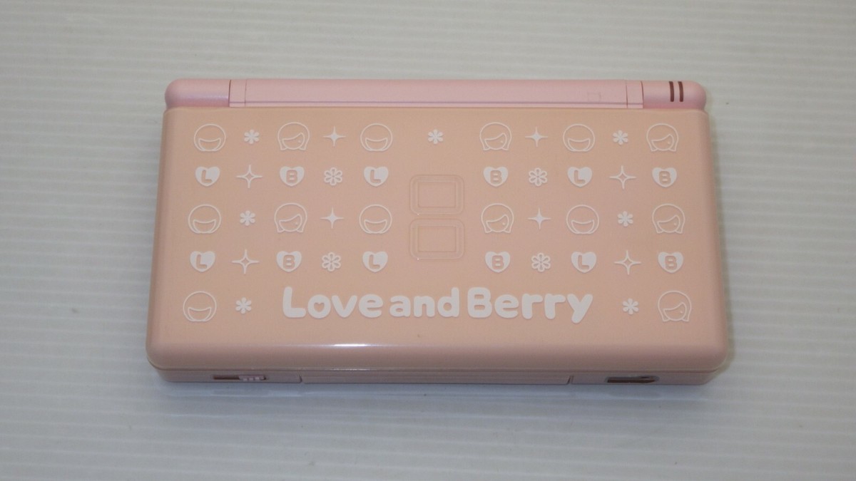 Rare! Nintendo DS lite Console Love and Berry Limited Rare! Nintendo DS lite Console Love and Berry Limited
