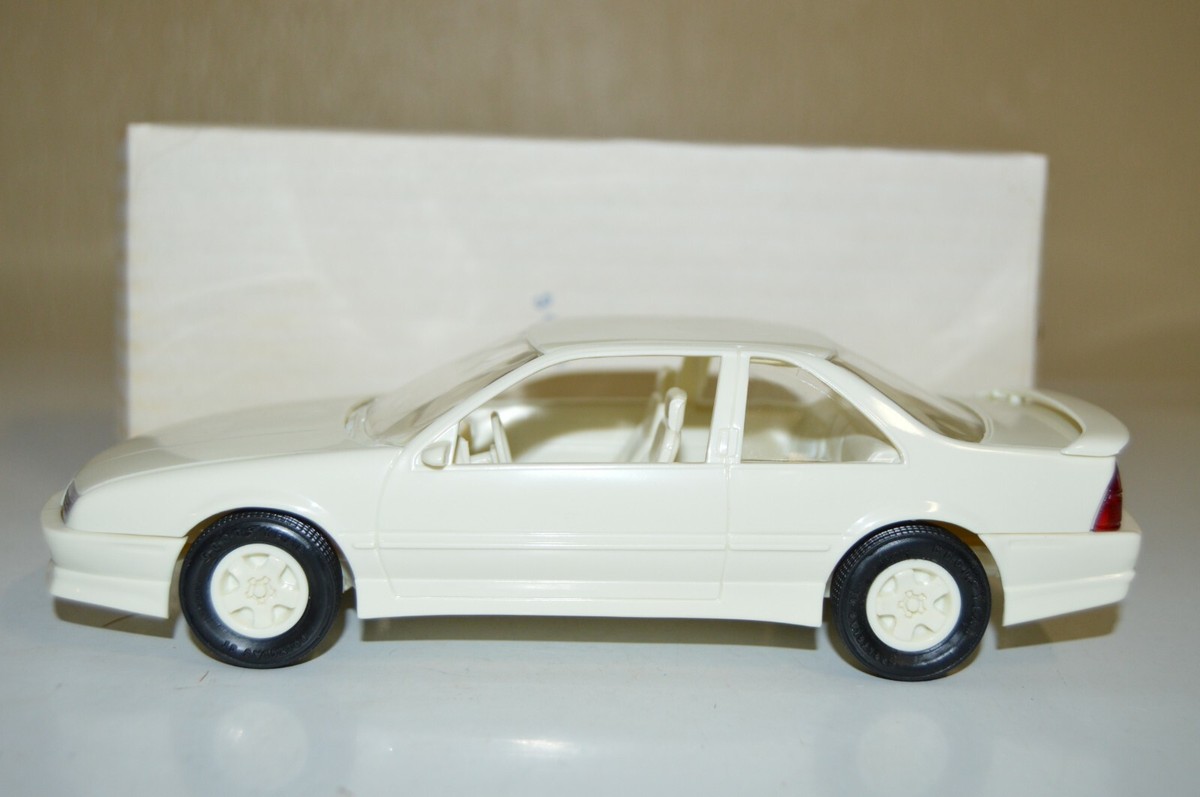 AMT Ertl 1990 Chevrolet Beretta GTZ White 1/25 Dealer Promo model