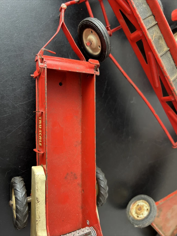1/16 TRU-SCALE "560" TRACTOR TRAILER + IMPLEMENTS GOOD ORIGINALS 1960s vintage - Image 3 of 4