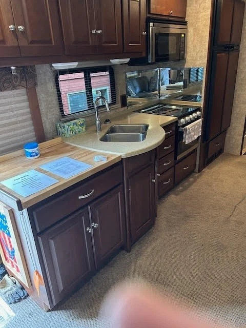 2009 Winnebago Destination 37G Class A Diesel Pusher Stock Number 232919 - Image 4 of 4