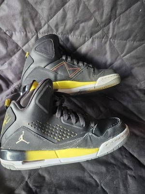 Nike Air Jordan Flight Basketball Shoes Sz 7  629877-070 Black/Yellow no box 