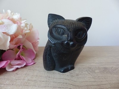 Alte Figur Katze schwarz sitzend aus geschnitztem Harz, Deko Katze Sammlung