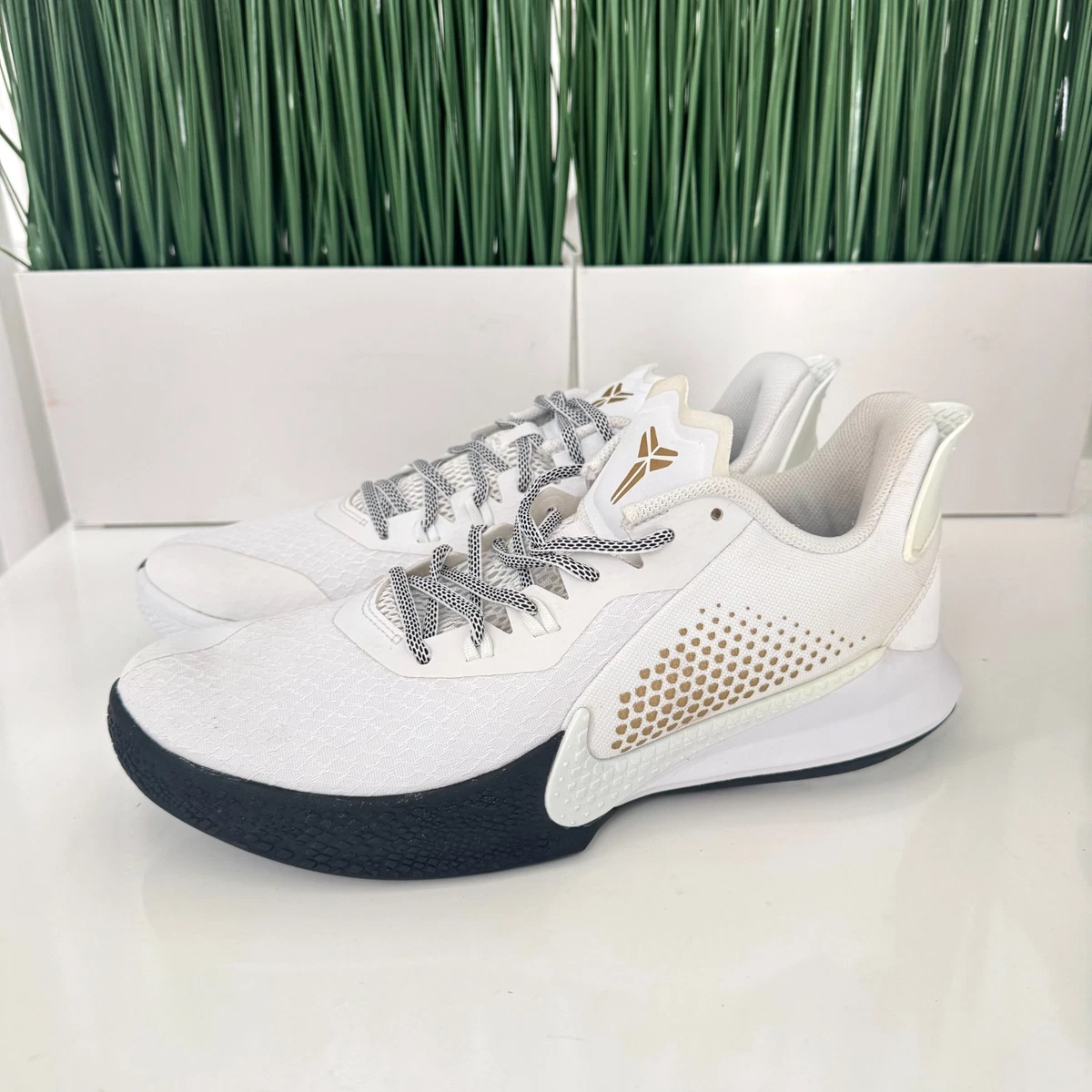 Nike Kobe Mamba Fury NBY White Metallic Gold Mens Shoes  display picture 2