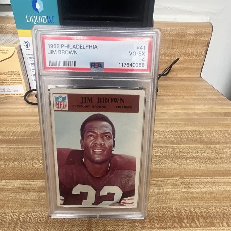 Philadelphia 1966 Jim Brown #41 Cleveland Browns PSA 4 Graded Base Set Card