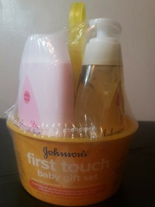 johnson's first touch gift set