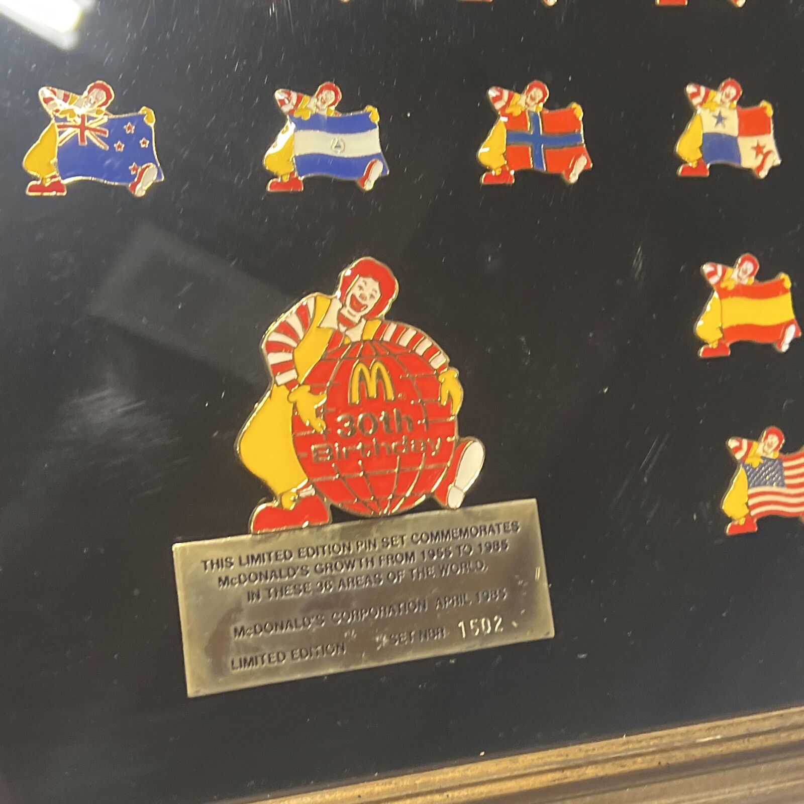 Mcdonald’s 30th Birthday Commemorative Pin Set /2000 Limited Edition