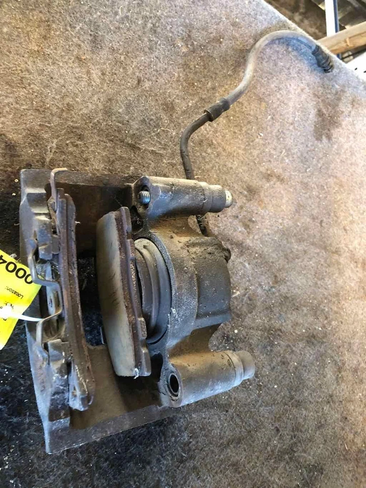 Pinza de freno de disco delantera Chevrolet Tahoe 1995-2000 lado derecho del pasajero derecha OEM Foto 4 de 4