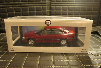 1:18 Triple 9 Collection Opel Omega B Limousine rot metallic OPV Unopened NEU