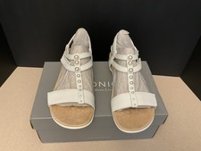 New Womens Vionic Mikah Adjustable T-Strap Beaded Orthotic Sandals. Size 6.5M