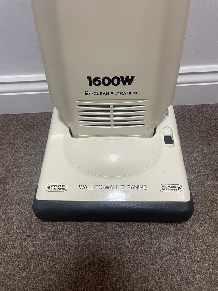 Panasonic MC-UG302 1600W Super Lightweight Upright Vacuum Cleaner - Image 4 of 4