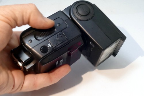 Nikon SB-600 Speedlight Flash - Does not power up, Parts or REPAIR, AS IS - Picture 6 of 9