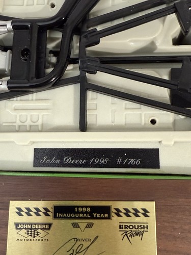 Autographed Chad Little 1998 John Deere #97, 1/18 NASCAR Ertl, & Display Case - Picture 9 of 11