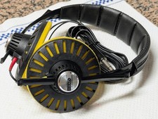 Sennheiser HD 424 Vintage Audiophile 2000 Ohm Headphones Excellent New Ear Pads.