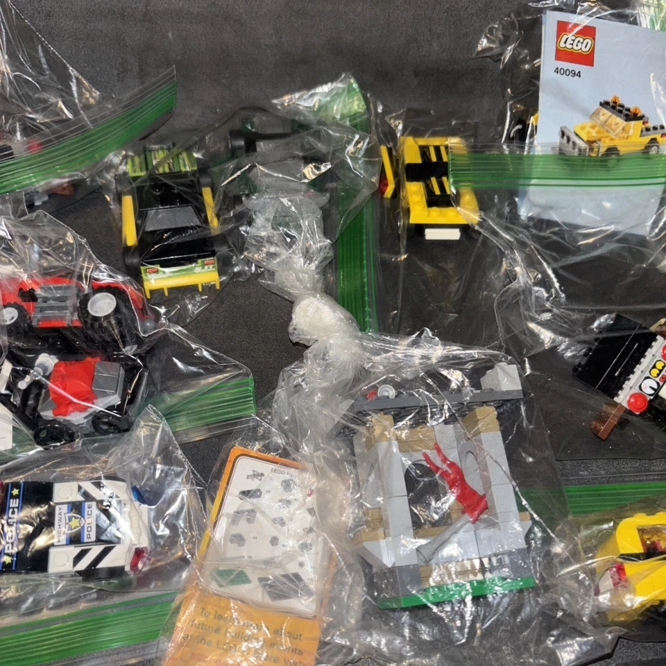 Lot of 17 Lego Monthly Builds Cars Small Sets All Complete - Image 3 of 4