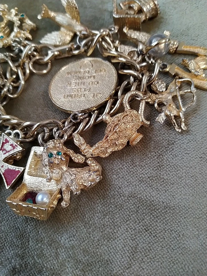 Pulsera vintage House of Borvani HOBCO 17 dijes tono dorado  Foto 3 de 4