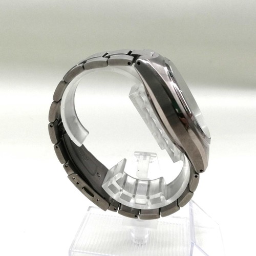 Citizen Eco-Drive B642-0013P01 Radio Contrôlée Titane Blk Solaire Montre Hommes - Photo 3 sur 5