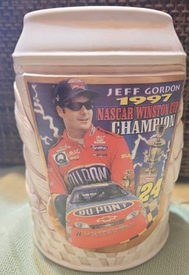 NASCAR 1997 CHAMPIONSHIP Jeff Gordon Dupont #24 Stained+Carved Tan 6'' tall Stein