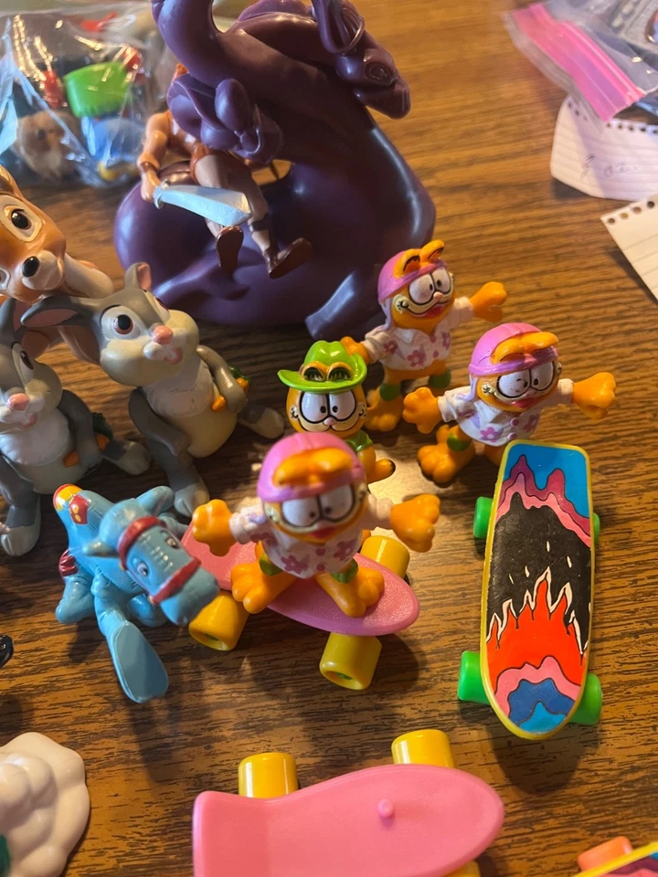 Lot #2 18 vintage premium toys Garfield Skateboard McDonalds Wendy's Disney - Image 3 of 4