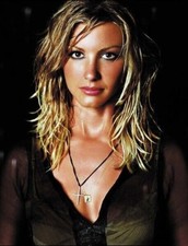 Faith Hill Unsigned 10" x 8" Photo - Country singer *16 - 100% to Cancer Charity
