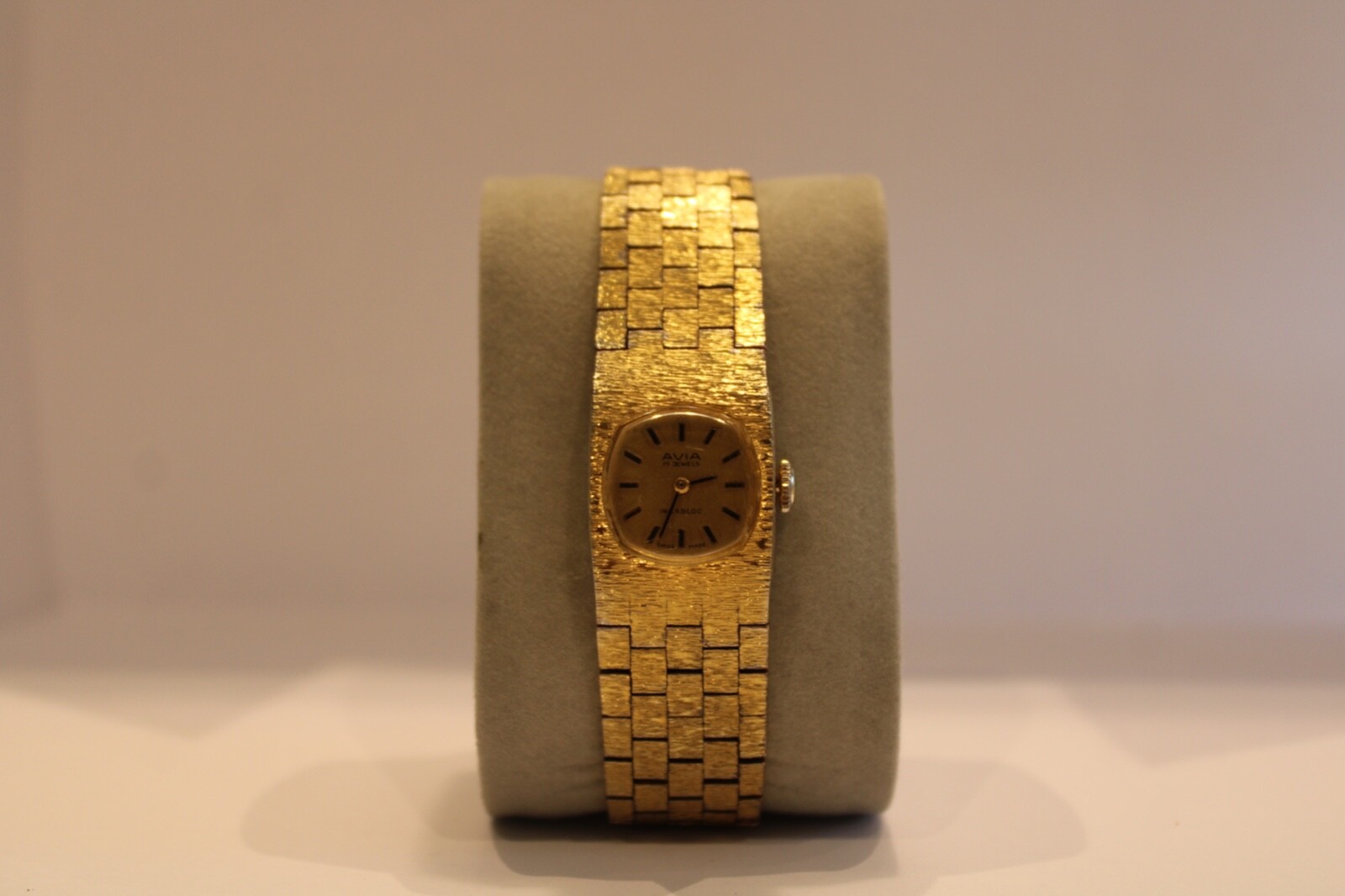 Vintage Gold Plated Avia Bark Finish Swiss Ladies Cocktail Watch  -image