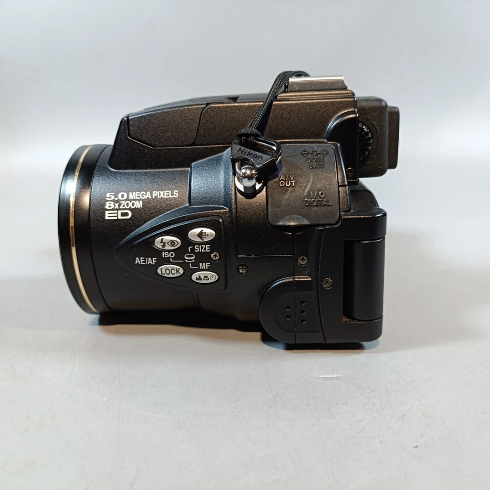 Nikon Coolpix 5700 Digital Camera 5mp 8X Zoom Nikon Digital Camera Tested - Image 4 of 4