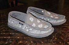 Trooper America Slippers Mens 8 Womens 10 Grey White Paisley House Shoes