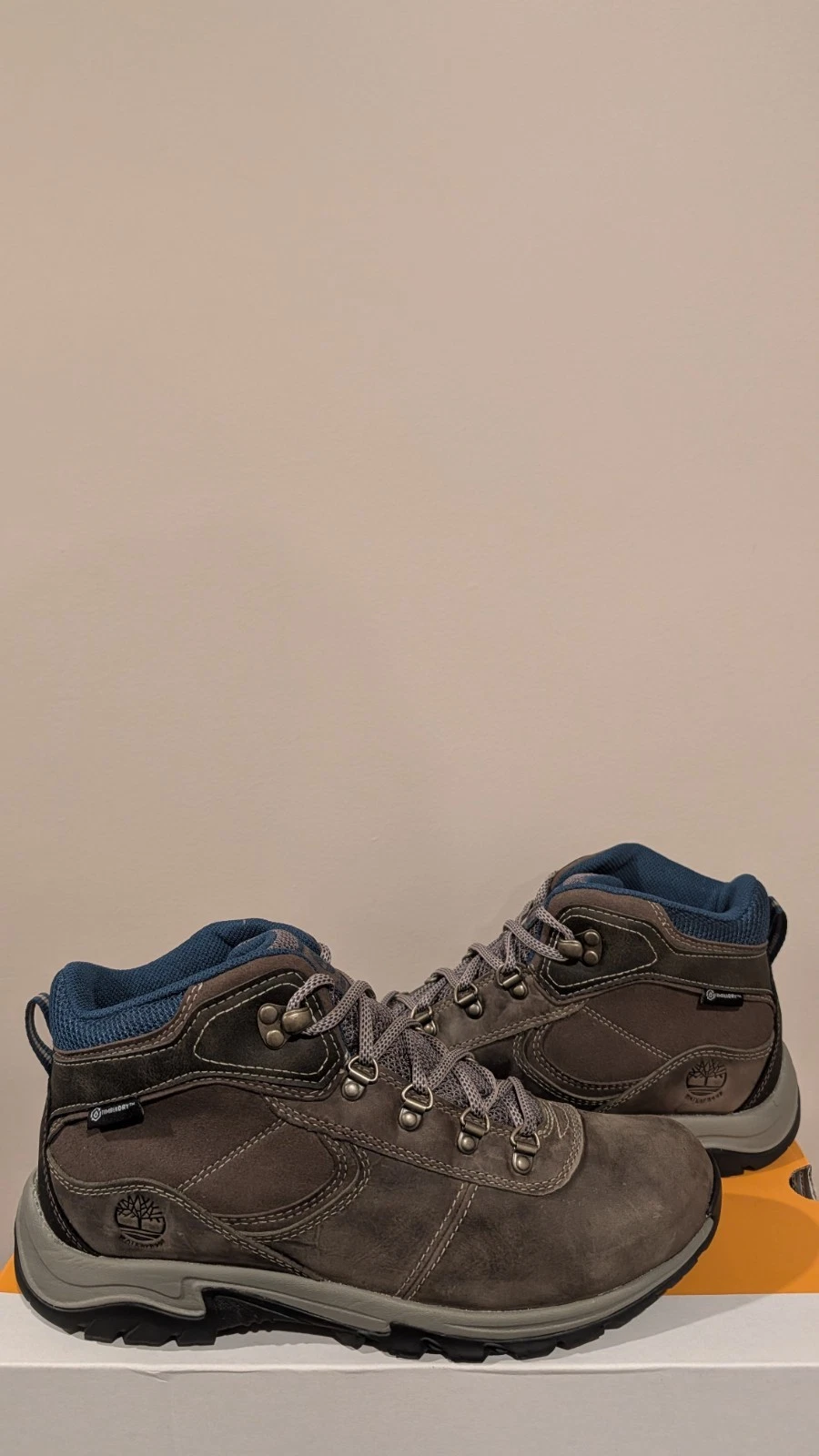 Timberland Women's Mt. Maddsen Waterproof Mid Hiking BootNIB